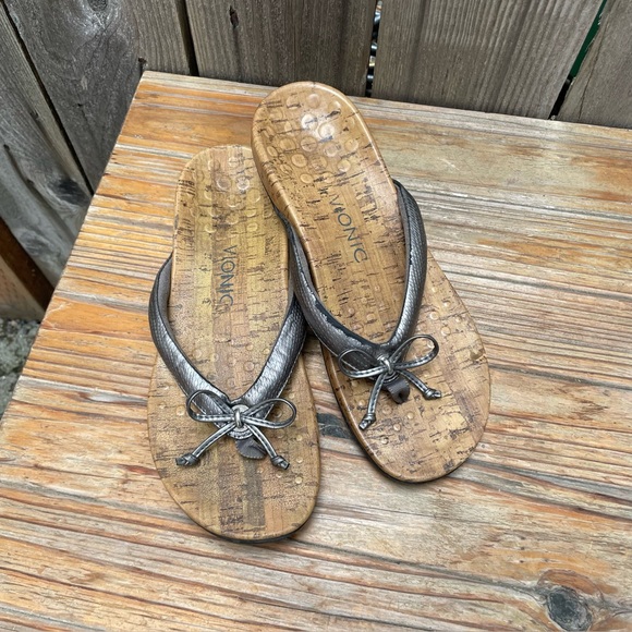 Vionic Bella Metallic Silver Thong Sandal Womens Size 8 - Picture 2 of 16